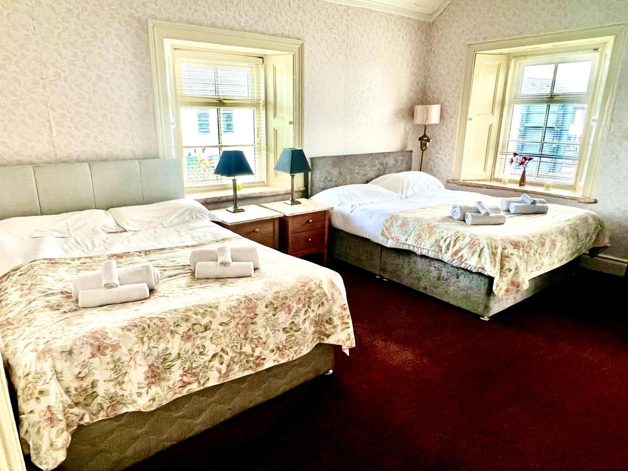 The Coach House Inn Moycullen 外观 照片