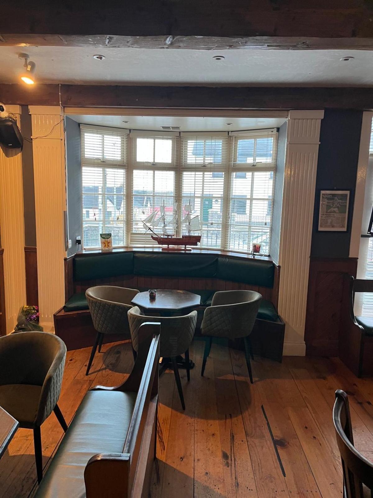 The Coach House Inn Moycullen 外观 照片