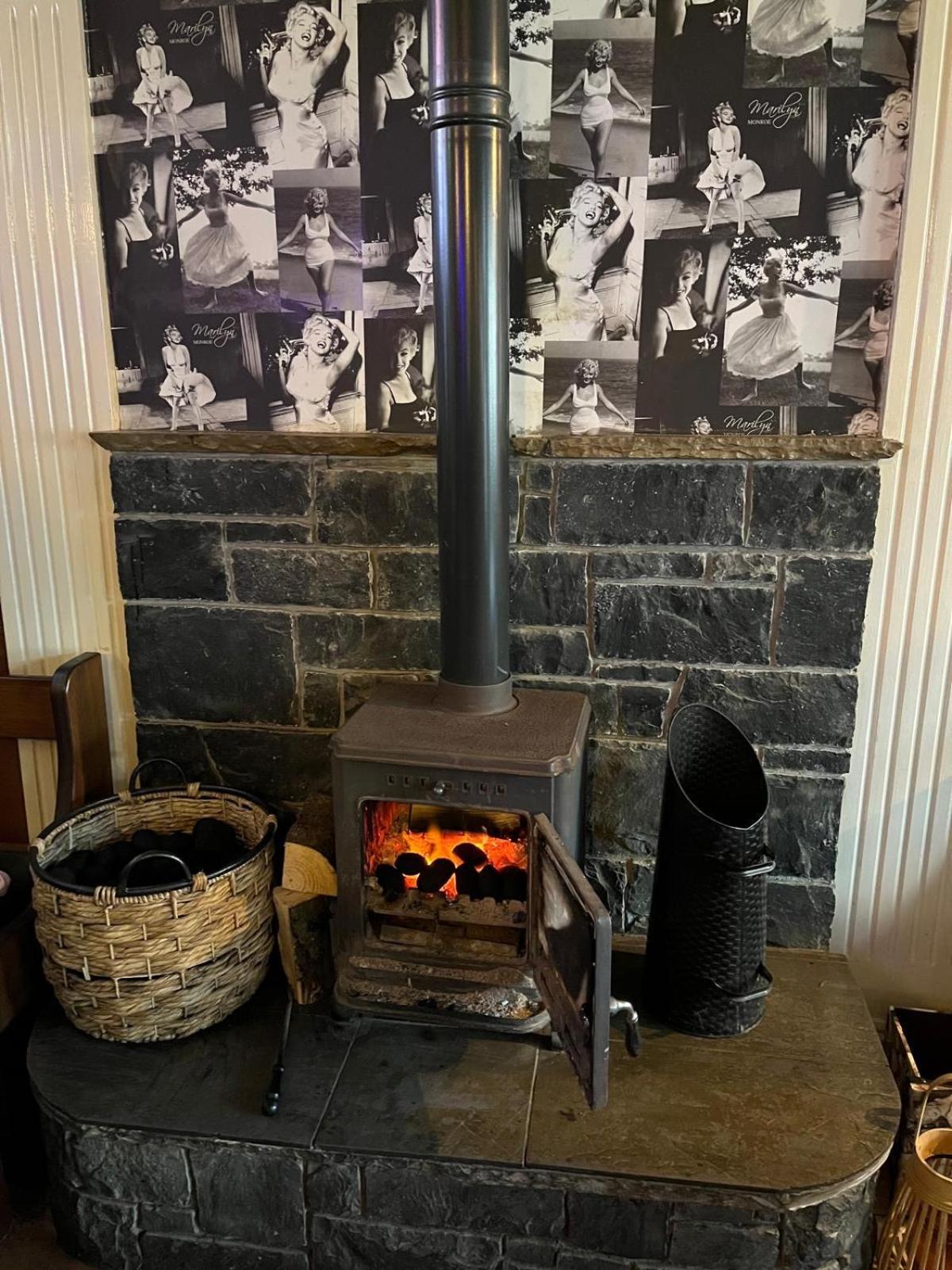 The Coach House Inn Moycullen 外观 照片