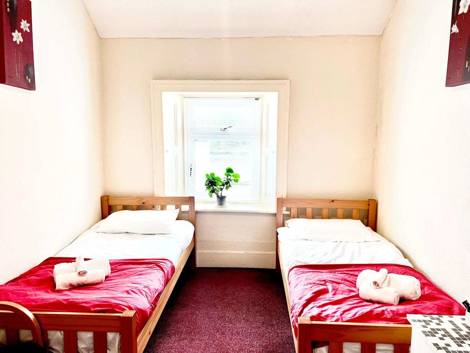 The Coach House Inn Moycullen 外观 照片