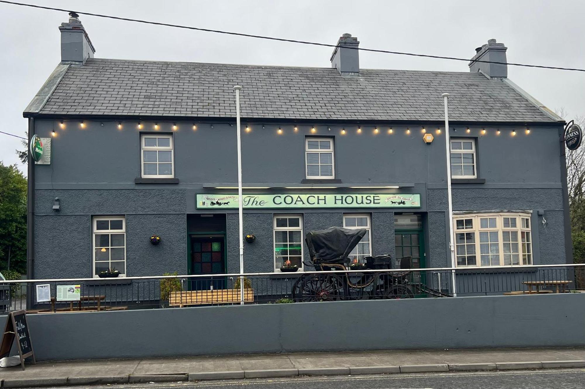 The Coach House Inn Moycullen 外观 照片